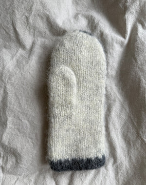 
                  
                    Io Mittens
                  
                