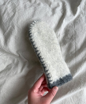 
                  
                    Io Mittens
                  
                