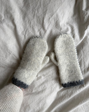 
                  
                    Io Mittens
                  
                