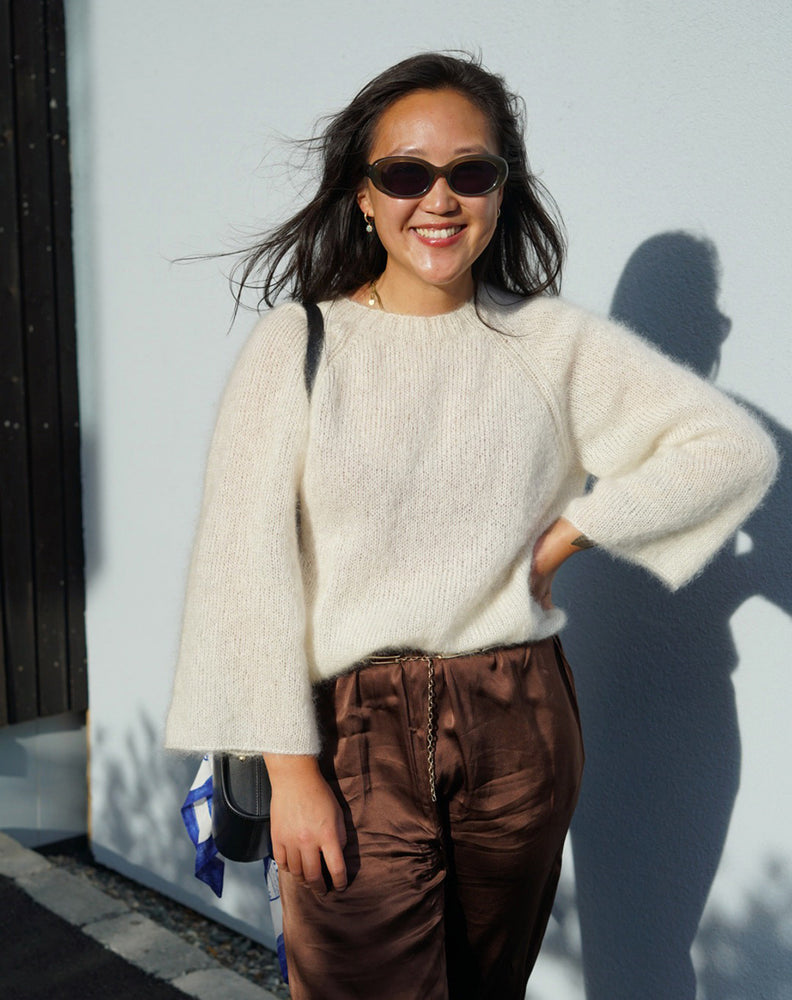 
                  
                    Joo Sweater Light
                  
                